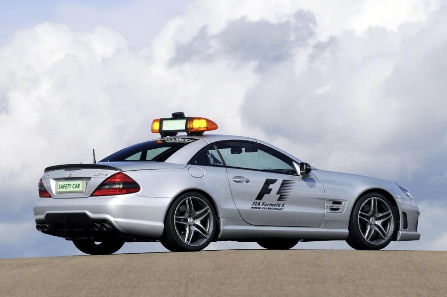  Mercedes-Benz SL63 AMG F1 Safety Car 2009 года  (фото 16 из 33)
